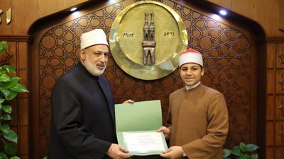 وكيل الأزهر يكرم الطلاب المتميزين في تلاوة القرآن والإنشاد | صور