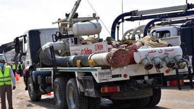 وزير الإسكان يتابع مشروعات تطوير منظومة الصرف واستعدادات موسم الشتاء بالقاهرة الجديدة (صور)