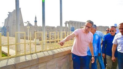 تمهيدا للاحتفالية الكبري.. وزير السياحة ومحافظ الأقصر يتابعان أعمال التطوير بالمحافظة (صور)