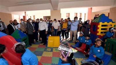رئيس الوزراء يتفقد المدرسة المصرية اليابانية في الخارجة (صور)