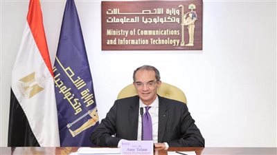 وزير الاتصالات يشارك في منتدى باريس للسلام