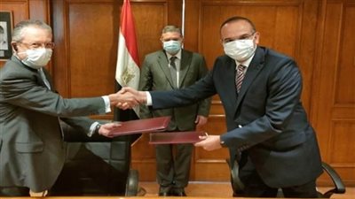 وزير قطاع الأعمال العام يشهد توقيع اتفاقية بين 