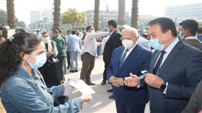 عاجل | د. خالد عبدالغفار ورئيس جامعة القاهرة يتفقدان الحرم الجامعي لمتابعة تنفيذ قرارات مجلس الوزراء (صور)