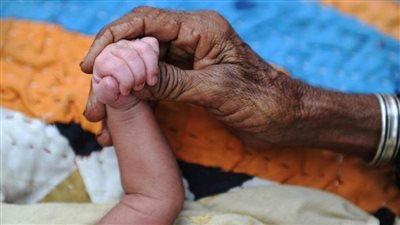 دراسة تكشف سر حب أمك لأبناءك أكثر منك