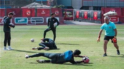 تدريبات قوية لحراس مرمى الأهلي