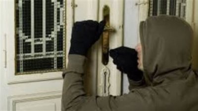 المتهمون بسرقة شقة مدينة نصر يعترفون: هددنا صاحبتها وخدنا دهب وجهاز لاب توب