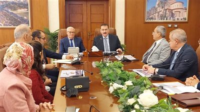 محافظ بورسعيد ونقيب المهندسين يتفقدون ساحة مصر بحي الشرق