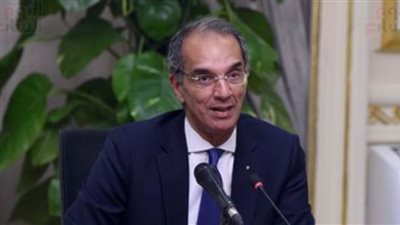 وزير الاتصالات: لن نقبل المساس بحقوق المستخدمين فى صفقة فودافون