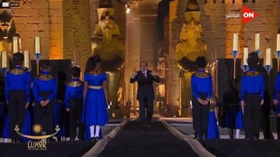 الرئيس السيسي وقرينته يشاركان في احتفالية افتتاح طريق الكباش | فيديو 