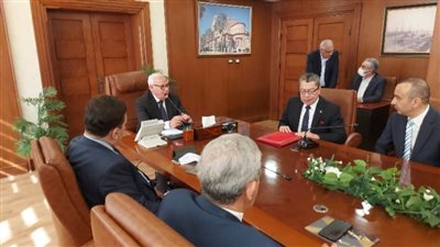 خلال استقباله سفير دولة بنما محافظ بورسعيد يستعرض المشروعات التنموية ببورسعيد