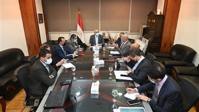 وزير الإسكان يستعرض مقترح برنامج إدارة وتشغيل منطقة الأعمال المركزية بالعاصمة الإدارية (صور)