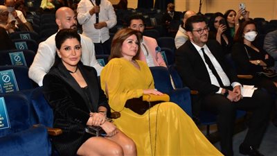 إلهام شاهين وجومانا مراد ودارين حداد بإطلالات جذابة بعرض فيلم 
