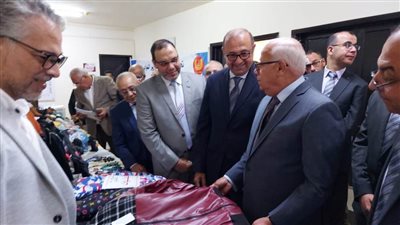 محافظ بورسعيد يتفقد معرض منتجات المشروعات الصغيرة والحرف التراثية بالمنطقة الصناعية