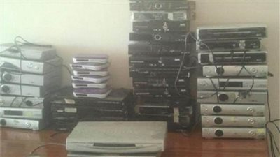 ضبط مصنع لتجميع أجهزة استقبال القنوات الفضائية المشفرة بالإسكندرية