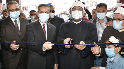 وزير الأوقاف ومحافظ الغربية يؤديان صلاة الجمعة  و يفتتحان المسجد الكبير بعزبة الشمرلسي بقرية الهياتم 