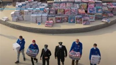 تحت رعاية الرئيس.. الشرطة توزع مساعدات إنسانية على البسطاء (فيديو)