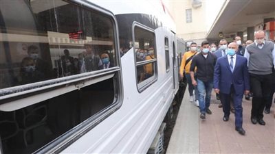 وزير النقل: لن يسمح لأي راكب باستقلال القطارات دون تذكرة (صور)