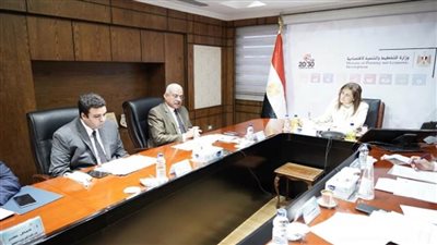 وزيرة التخطيط تلتقي محافظ السويس لدراسة توطين أهداف التنمية المستدامة (صور)