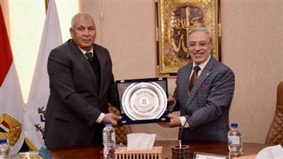محافظ الوادى خلال استقباله لرئيس جامعة طنطا : قوافل جامعة طنطا تدعم 