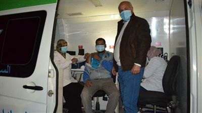 وكيل صحة الغربية يتفقد السيارات المتنقلة لتطعيم المواطنين بلقاح كورونا بالمحلة   