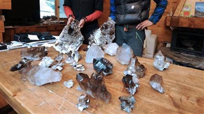 تعرف علي حكاية مغامر فرنسي يعثر على كنز من الأحجار الكريمة في مكان غير متوقع