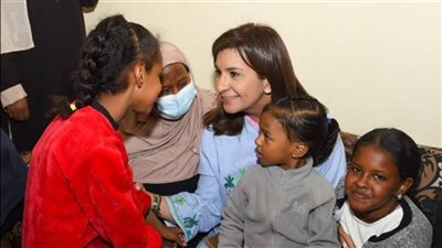 وزيرة الهجرة تلبي دعوة أهالي النوبة لاستضافتها بمنازلهم خلال زيارتها لأسوان | صور