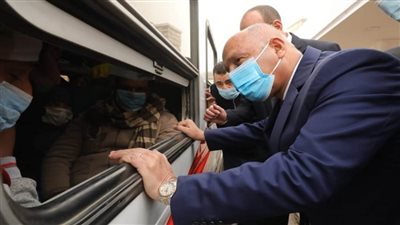 وزير النقل يعلن انتهاء تركيب كافة بوابات الدخول والخروج بمحطة الجيزة (صور)