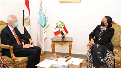 وزيرة البيئة تبحث مع السفير الفرنسي بالقاهرة التعاون في مشروعات البيئة واستضافة مصر لمؤتمر المناخ القادم 