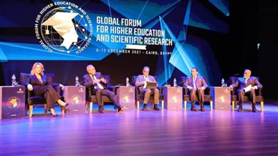 د. خالد عبدالغفار يشهد جلسة نقاشية بعنوان 