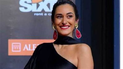 أمينة خليل: 