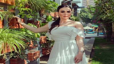 وجه القمر دينا فؤاد تتألق بفستان أبيض في أحدث ظهور | صورة 