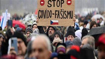الآلاف يتظاهرون في التشيك احتجاجا على التطعيم الإلزامي ضد كورونا