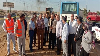 مسئولو الإسكان يتفقدون أعمال تطوير وتوسعة طريق 