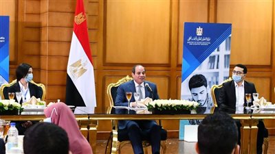 الرئيس السيسي مطمئنًا للشباب: متخافوش من المستقبل 