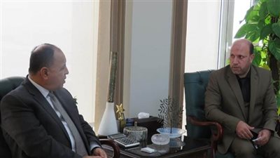 وزير المالية يُكرم مدير الحسابات بالشئون الصحية في القليوبية لتمسكه بحماية المال العام (صور)