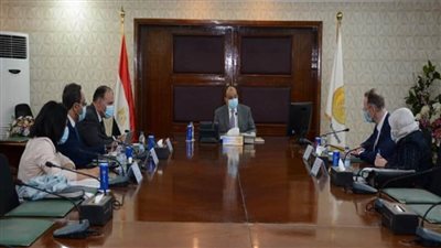 وزير التنمية المحلية يتابع مع مسئولي برنامج الأمم المتحدة الإنمائي مجالات التعاون المشتركة (صور)