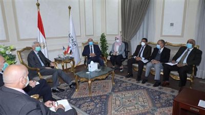 وزير النقل يستقبل السفير الفرنسي بالقاهرة (صور)