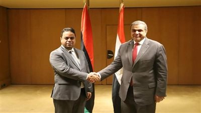 سعفان والعابد يترأسان أعمال اللجنة الفنية للتنسيق لعودة العمالة المصرية إلى ليبيا (صور)