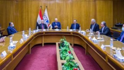 توقيع عقد إنشاء مجمع 