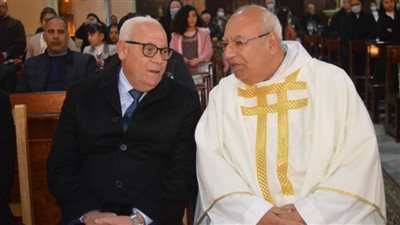 محافظ بورسعيد يزور عددا من الكنائس لتهنئة الاخوة الأقباط بعيد الميلاد