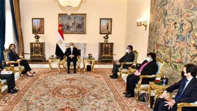 الرئيس السيسي يتفقد أعمال التطوير بمناطق القاهرة التاريخية ومصر القديمة