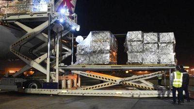 مطار القاهرة يستقبل الليلة 1.963 مليون جرعة من لقاحى كورونا فايزر وموديرنا