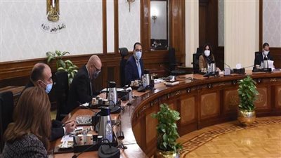 رئيس الوزراء يناقش التعديلات المقترحة لقواعد تنظيم الصناديق العقارية (صور)