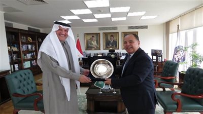 وزير المالية: حريصون على توفير بيئة محفزة وجاذبة للاستثمارات المحلية والأجنبية (صور)