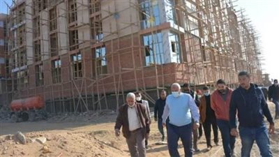 محافظ الوادي الجديد يتابع أعمال الانشاءات بمجمع المصالح الحكومية ومشروعات رصف الطرق