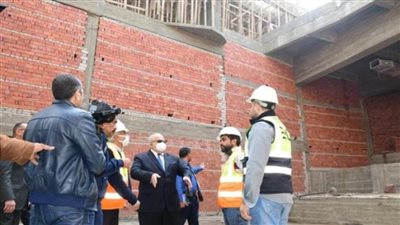 «الخشت» يتفقد الأعمال الإنشائية لمسرح «دولت أبيض» في جامعة القاهرة 