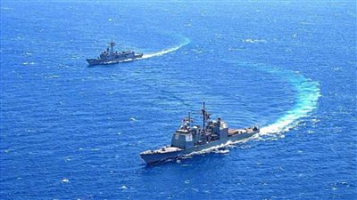 القوات البحرية المصرية والأمريكية تنفذان تدريبًا بحريًا عابرًا في البحر الأحمر