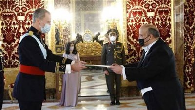 السفير المصري في إسبانيا يقدم أوراق اعتماده للملك فيليبي السادس