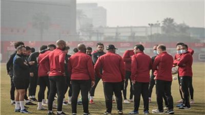 موسيماني يقود تدريبات الأهلي ويجتمع باللاعبين 