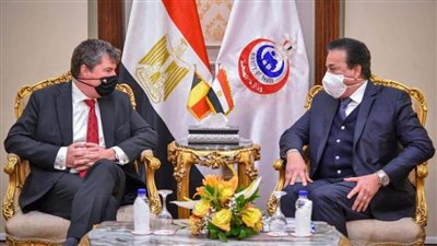 د. خالد عبد الغفار يستقبل 